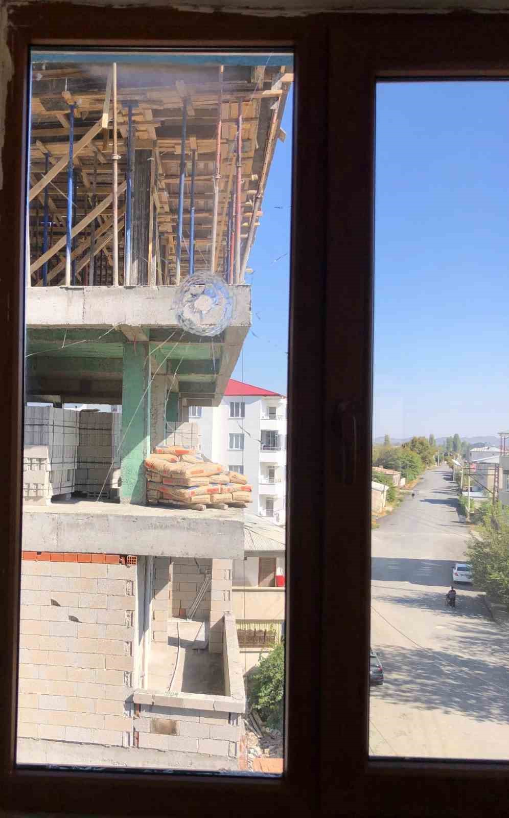 Iğdır’da 5 katlı binaya ateş açıldı, bina sakinleri panik yaşadı