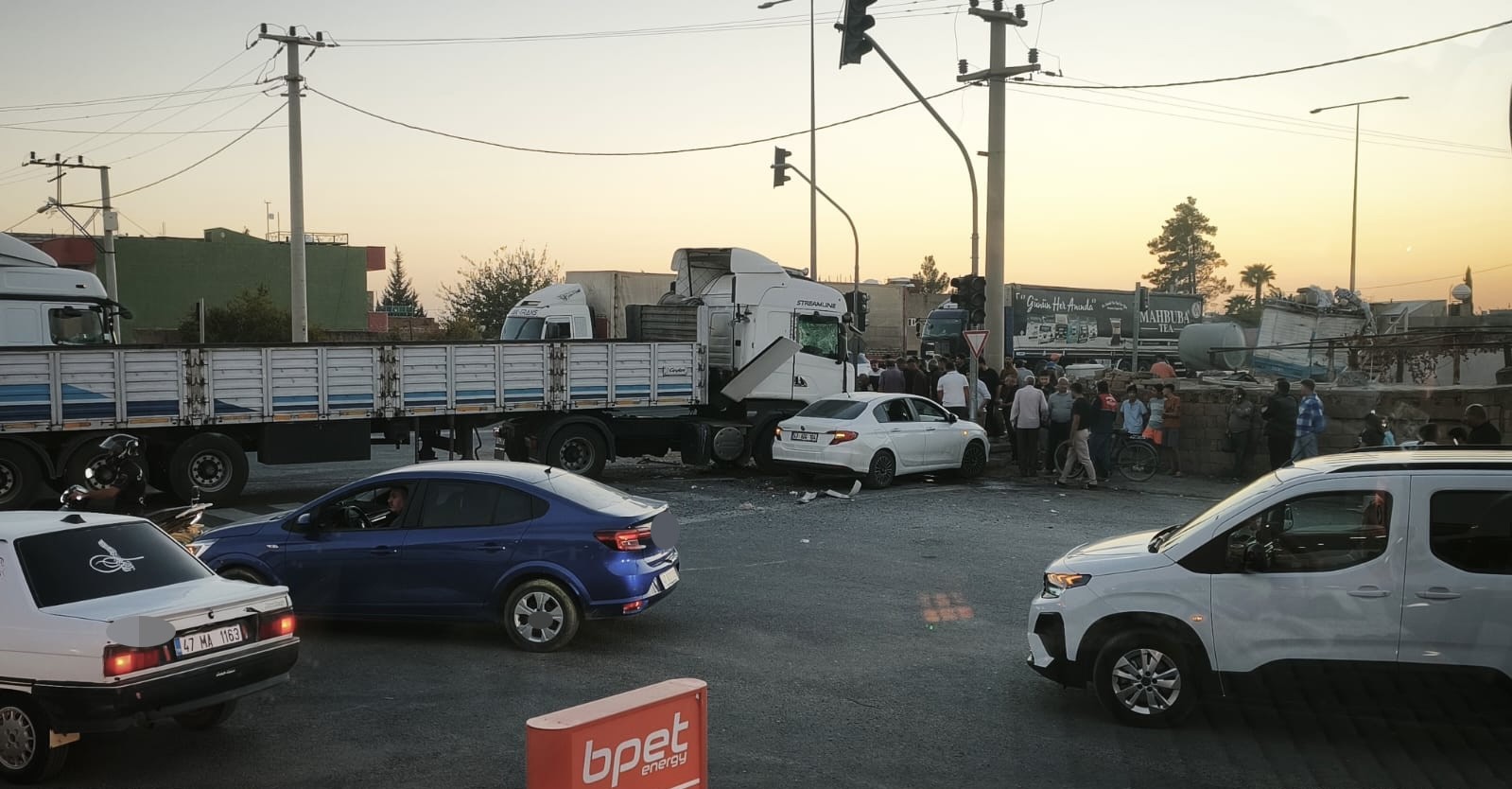 Mardin&rsquo;de tır ile otomobil &ccedil;arpıştı: 1 yaralı
