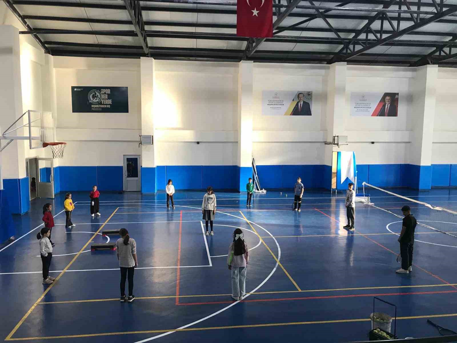 Varto’da tenis antrenmanları yoğun katılımla sürüyor