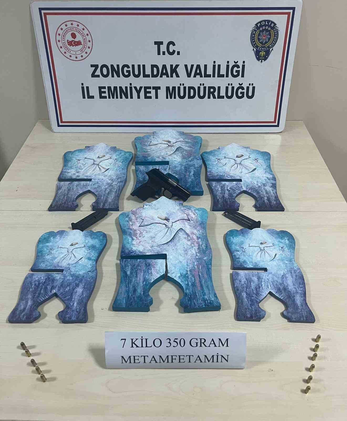 Zonguldak&rsquo;ta rahleye gizlenmiş 7 kilo 350 gram metamfetamin ele ge&ccedil;irildi
