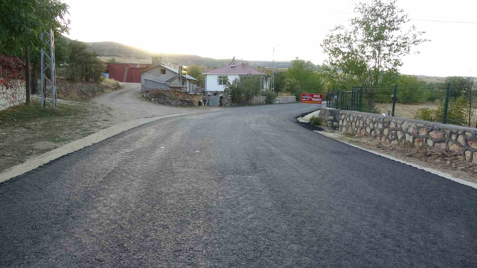 Tunceli İl Özel İdaresi sıcak asfalt üretti: İlk serimi Vali Aygöl yaptı