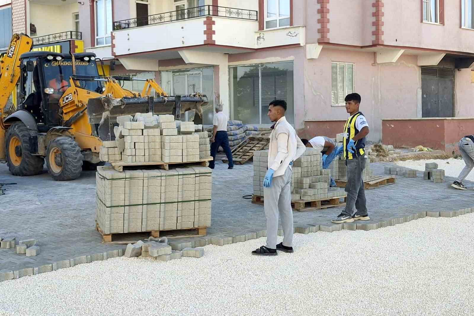 Büyükşehir Belediyesi, Araban’da kilitli parke taşı döşeme çalışmalarına başladı
