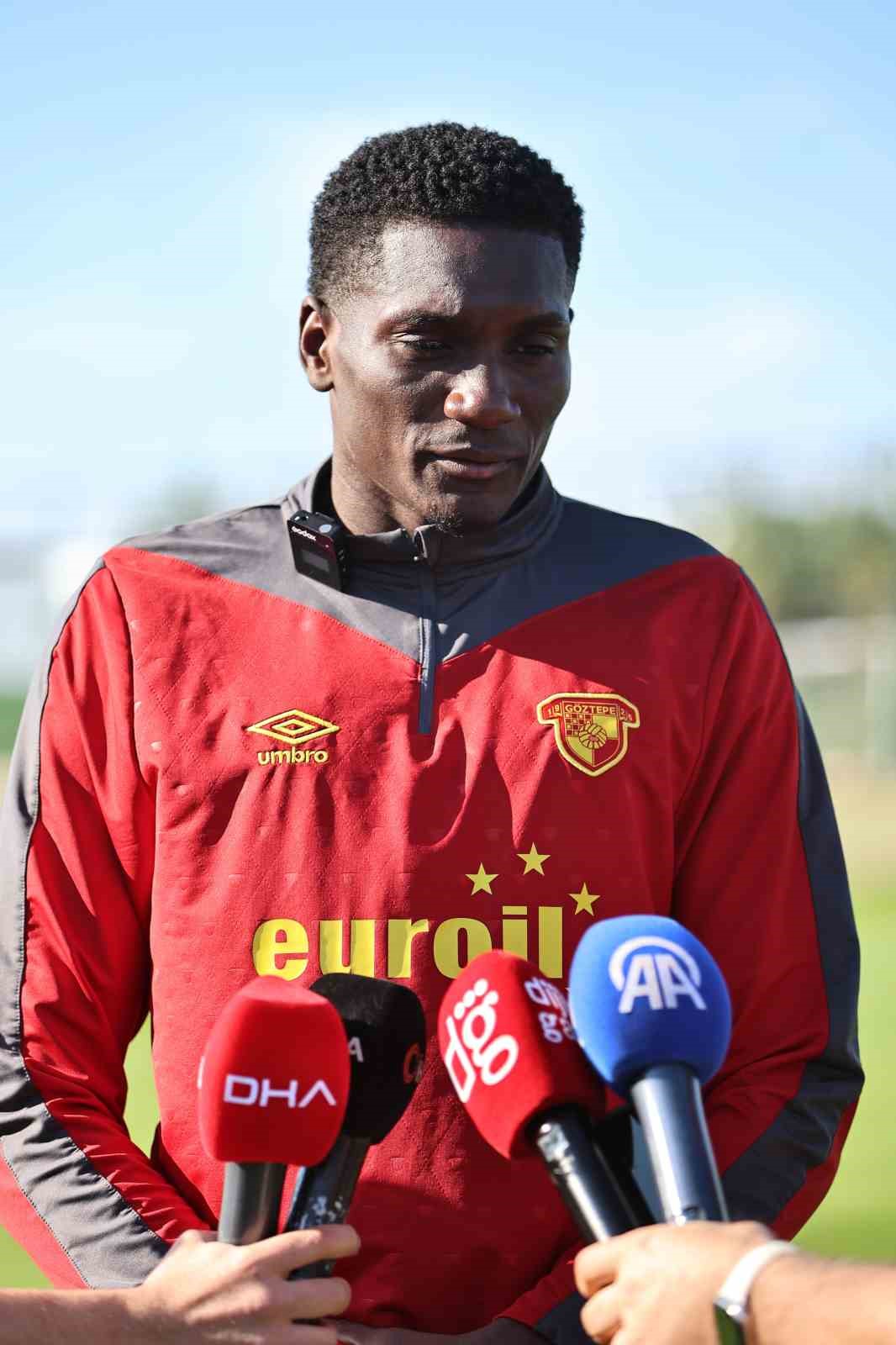 Mateusz Lis: "Fenerbah&ccedil;e ma&ccedil;ında penaltı kurtarmak &ccedil;ok g&uuml;zeldi"
