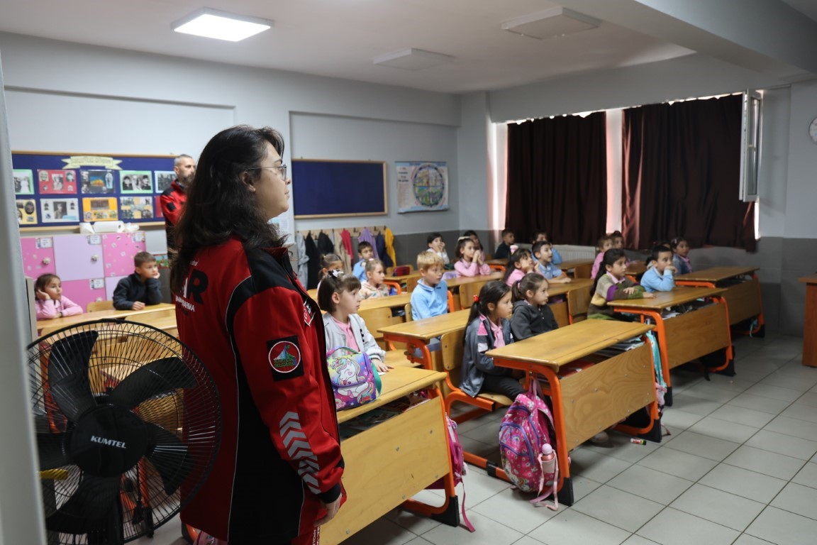 &Ouml;ğrencilere afet bilinci eğitimi
