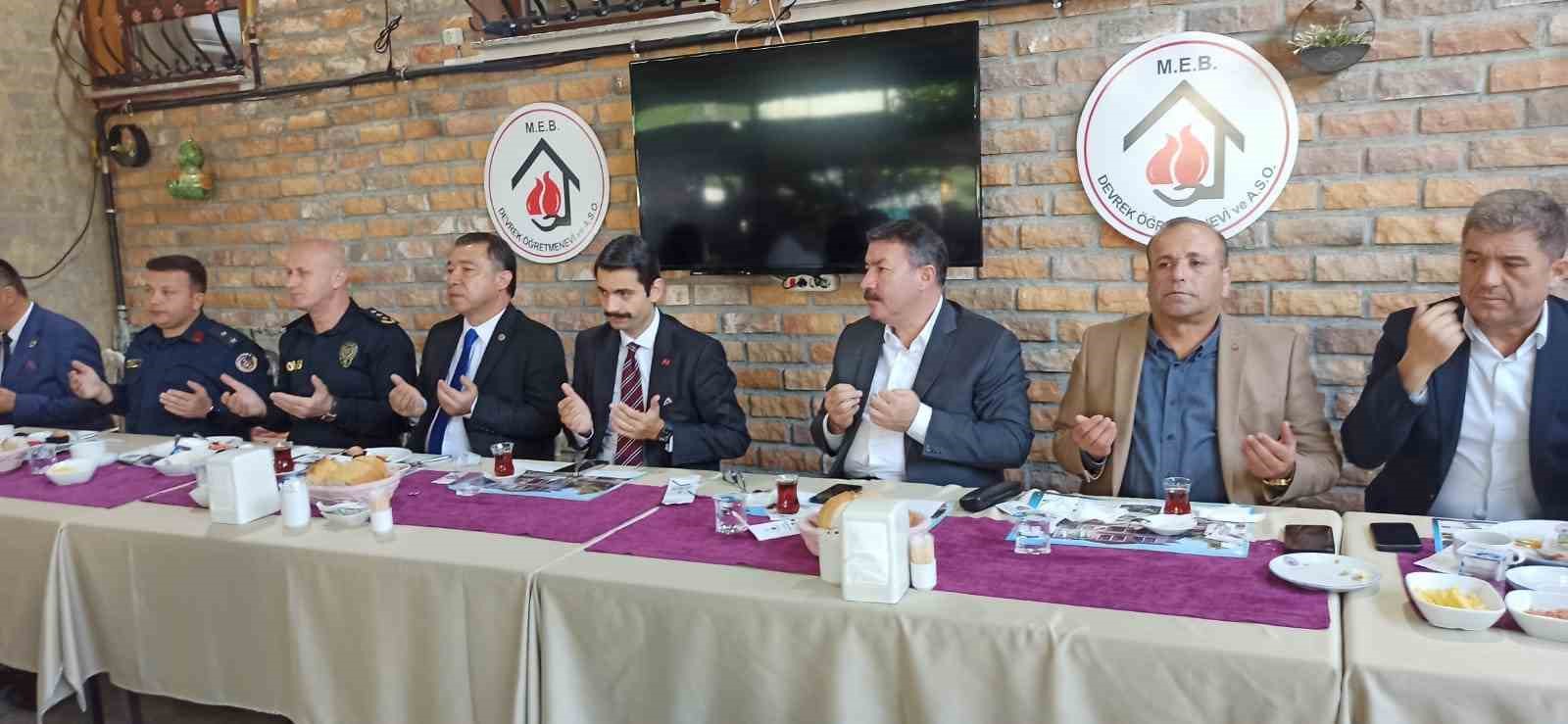 Devrek&rsquo;te d&uuml;zenlenen kahvaltıda muhtarlar bir araya geldi
