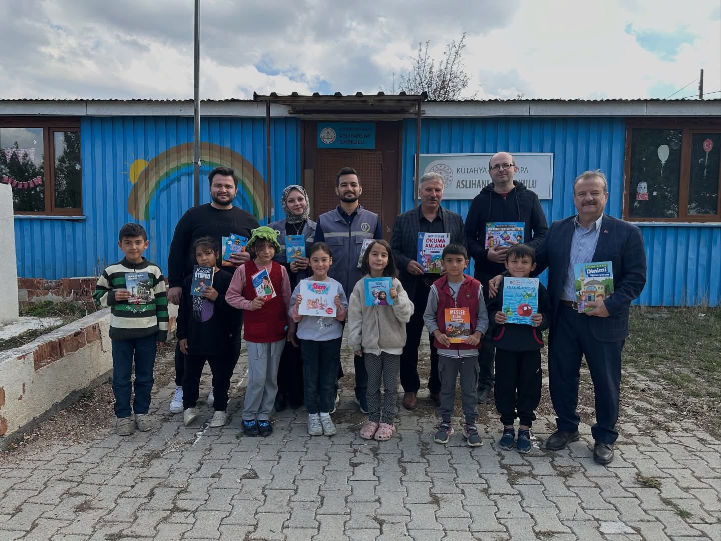 Kütahya’da anlamlı proje: 7 köy okuluna bin 700 kitaplık destek
