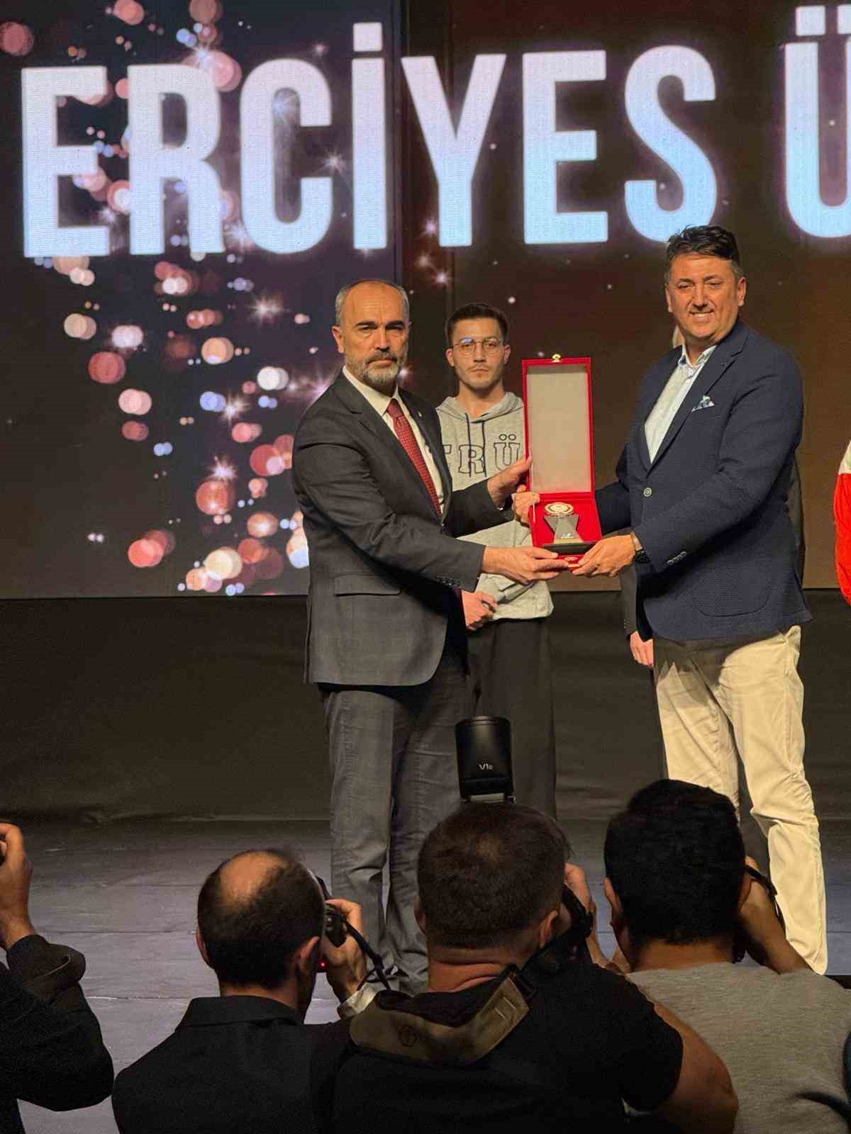 ERÜ’ye FISU’dan üç ödül birden
