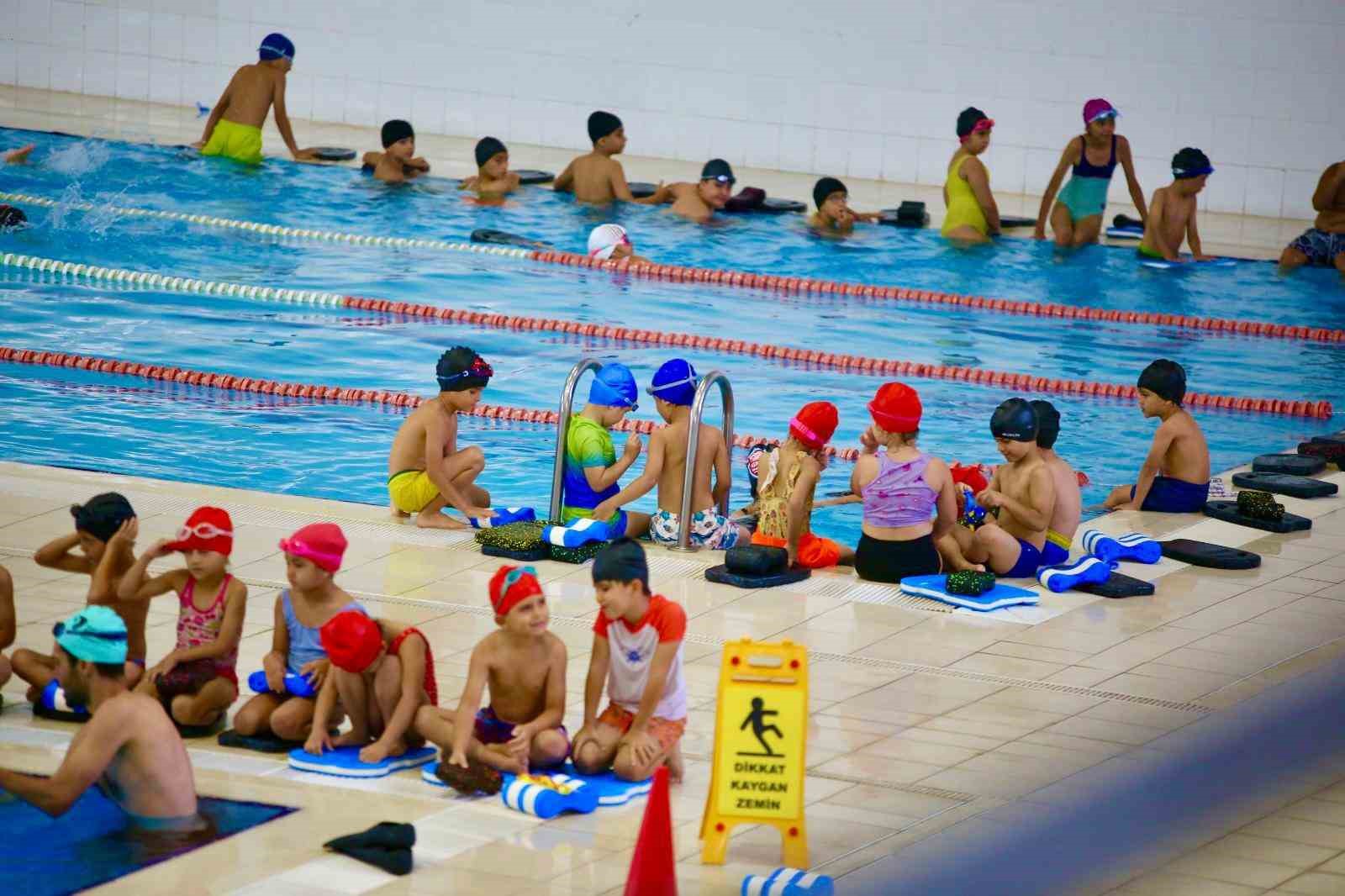 Kepez&rsquo;de y&uuml;zme keyfi kışın da devam ediyor
