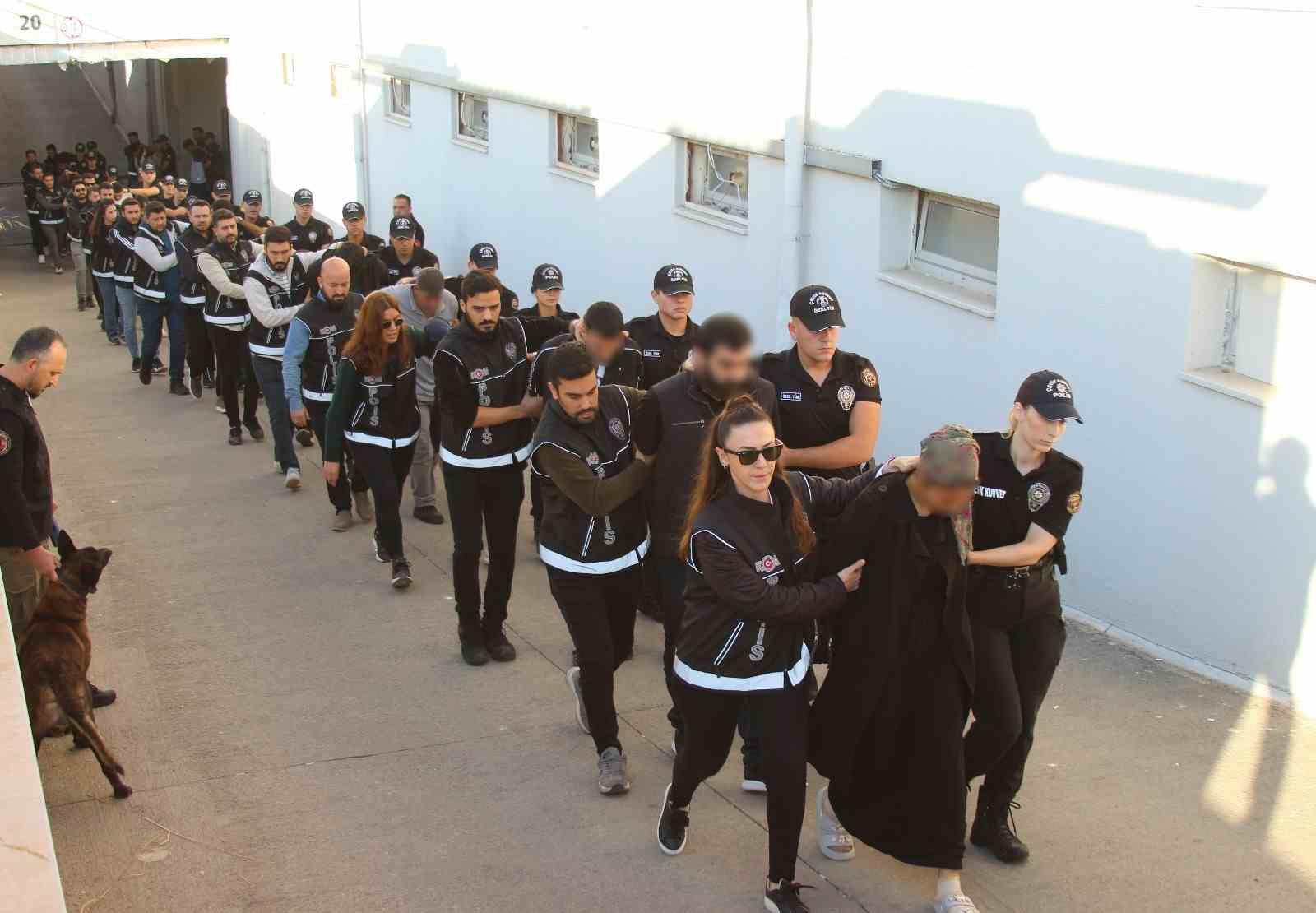 Cinayetlere karışan "Bayğaralar" &ccedil;etesinde 96 ş&uuml;pheli tutuklandı
