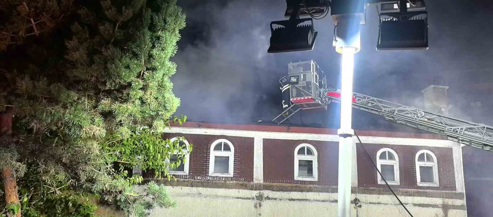 Erzurum&rsquo;da Cami yangını korkuttu
