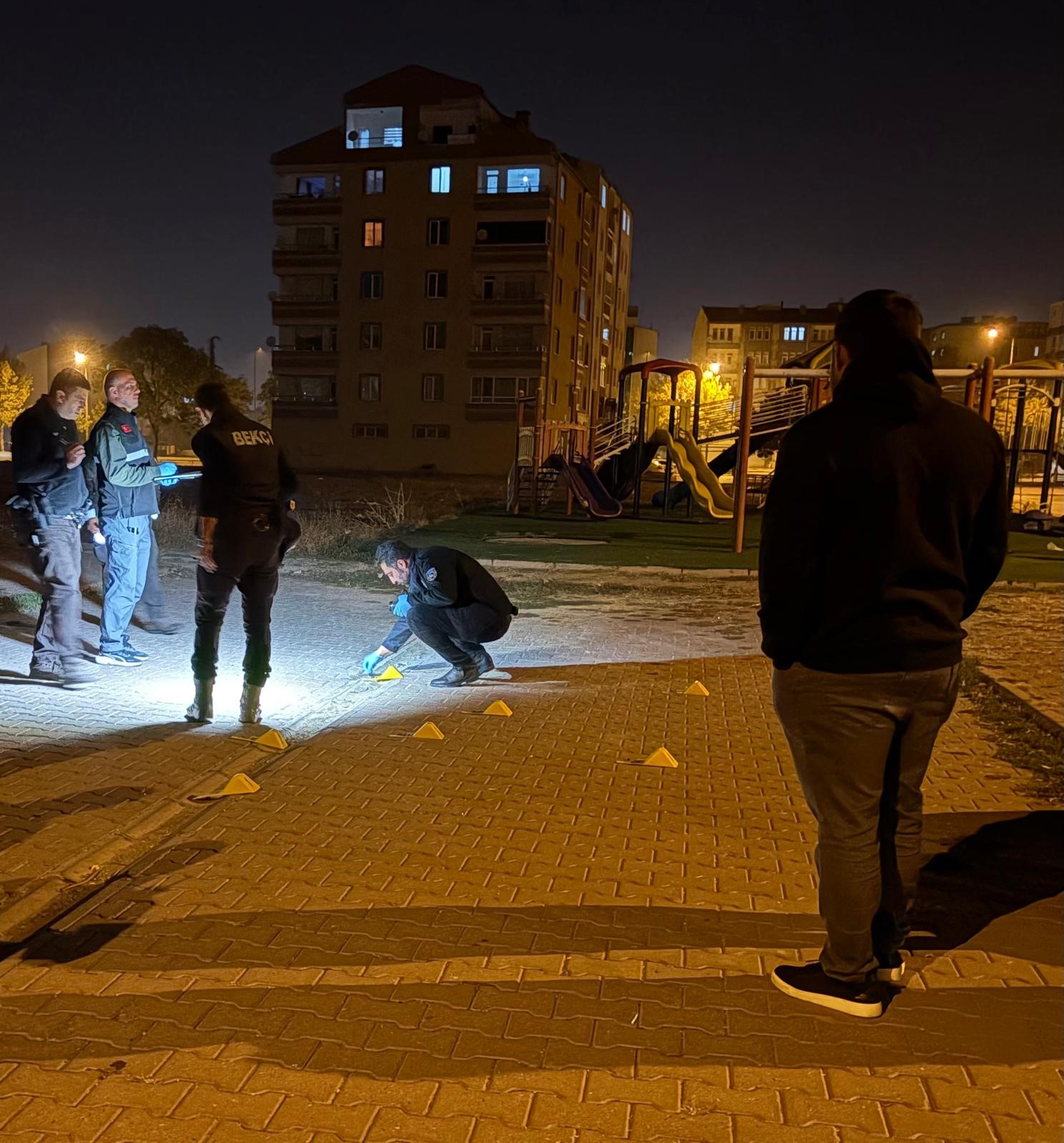 Kurşunlanan evde kimsenin olmaması faciayı &ouml;nledi
