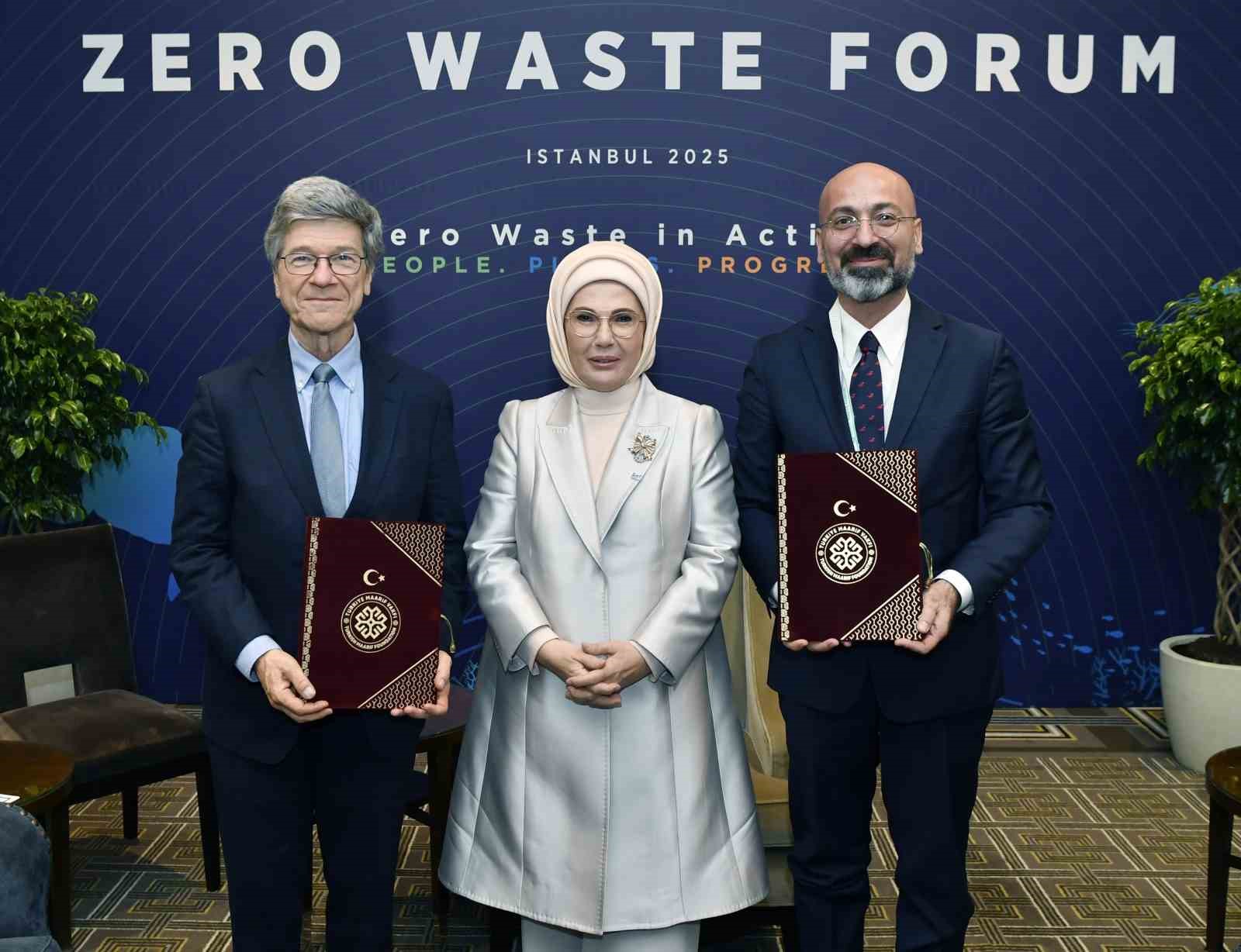 Sıfır Atık Forumu’nda Emine Erdoğan’dan önemli görüşmeler
