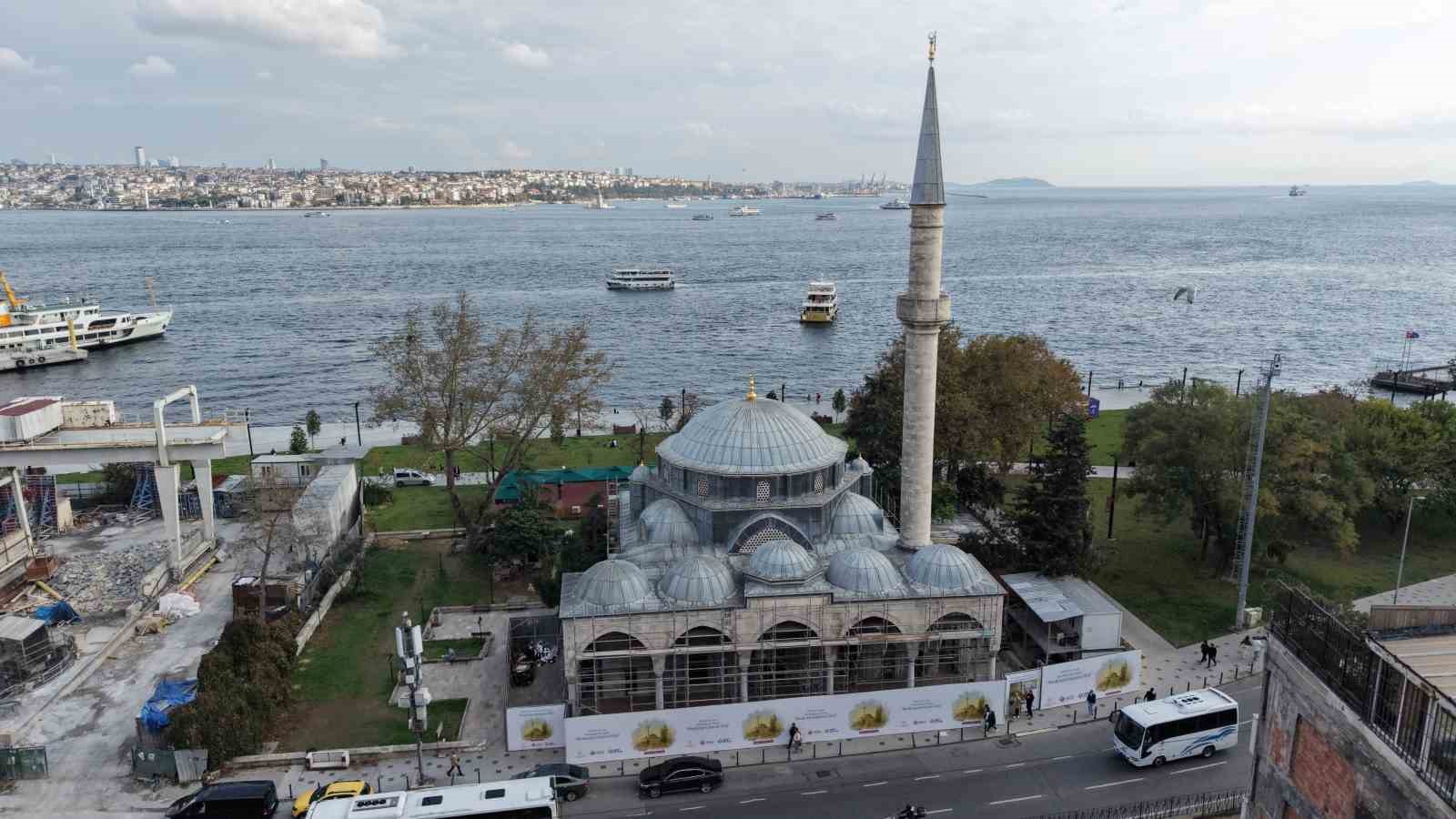Beyoğlu’nda 439 yıllık Molla Çelebi Camii’ndeki yangın sonrası restorasyon çalışmalarına başlandı
