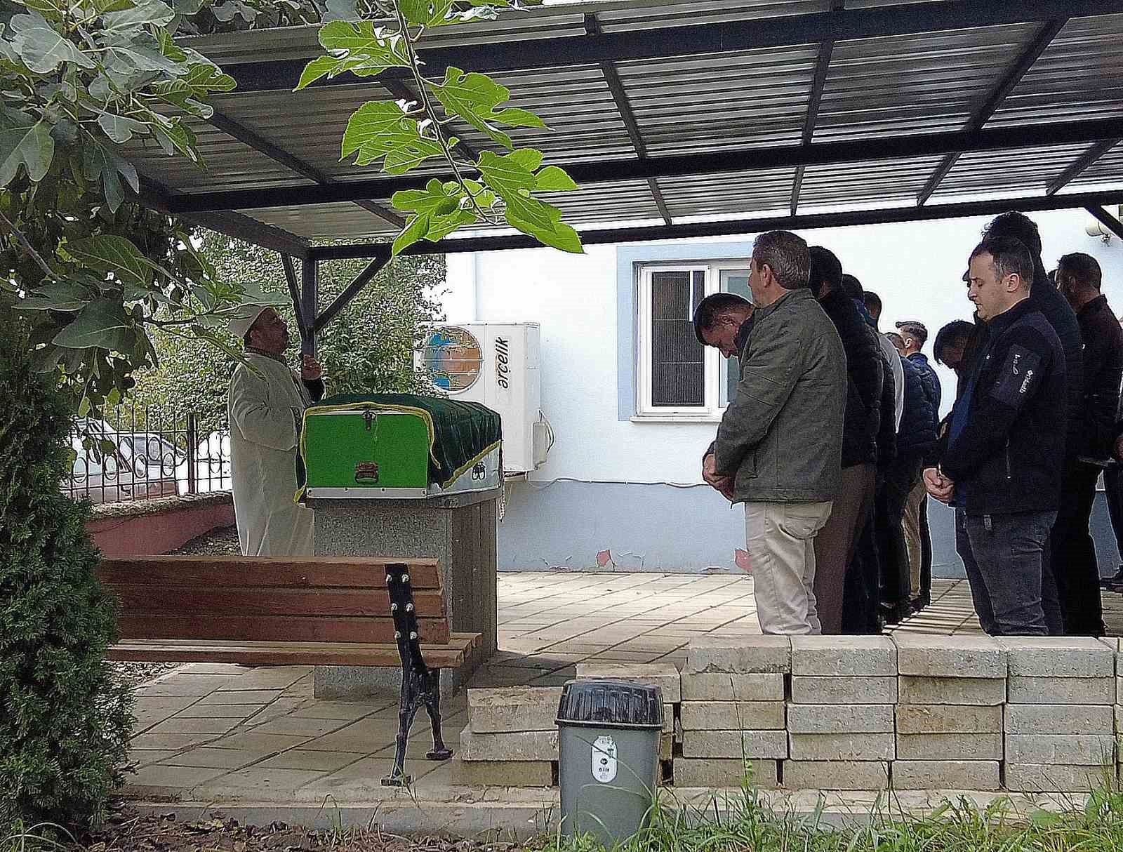 Kazada hayatını kaybeden gen&ccedil; kadın g&ouml;zyaşları i&ccedil;inde toprağa verildi
