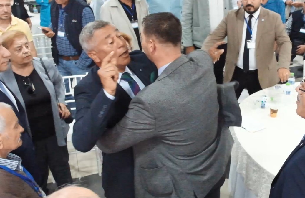 İYİ Parti kongresinde gergin anlar, kürsüyü bile devirdiler
