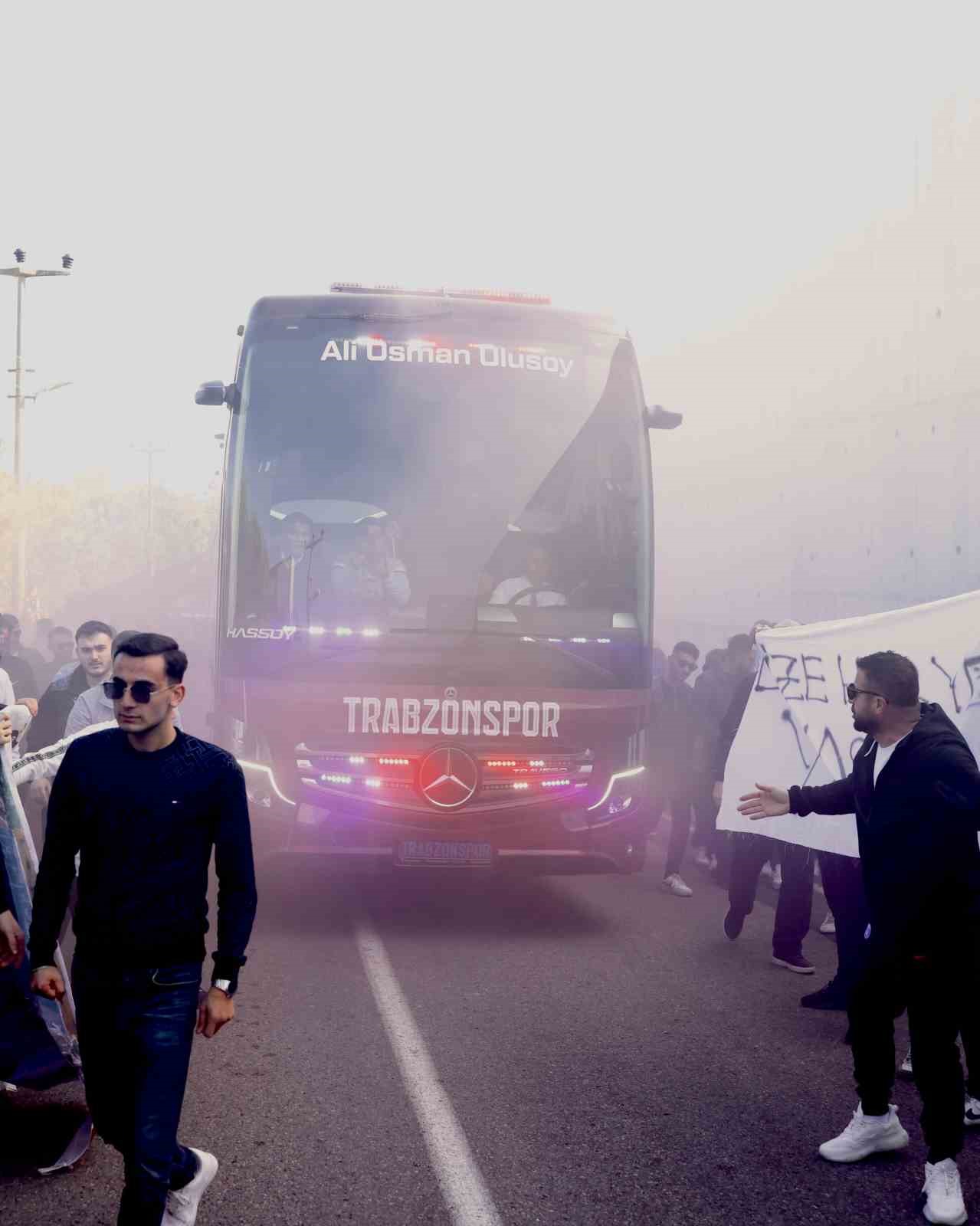 Trabzonspor taraftarı takımını Rize deplasmanına uğurladı