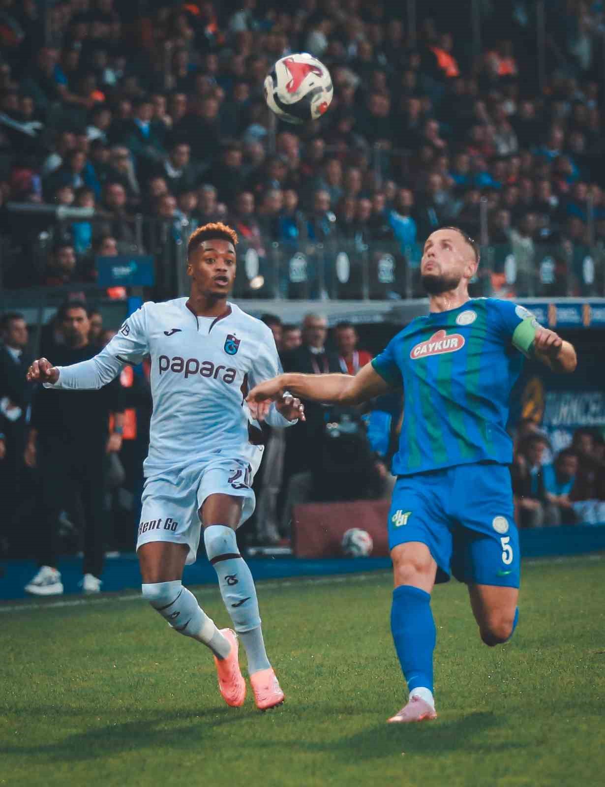 Trendyol S&uuml;per Lig: &Ccedil;aykur Rizespor: 1 - Trabzonspor: 2 (İlk yarı)
