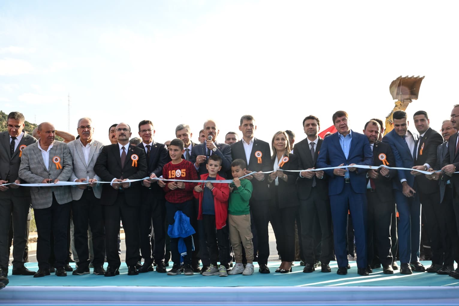 Ulaştırma ve Altyapı Bakanı Uraloğlu: "Tarım, ticaret ve turizme can suyu olacak"
