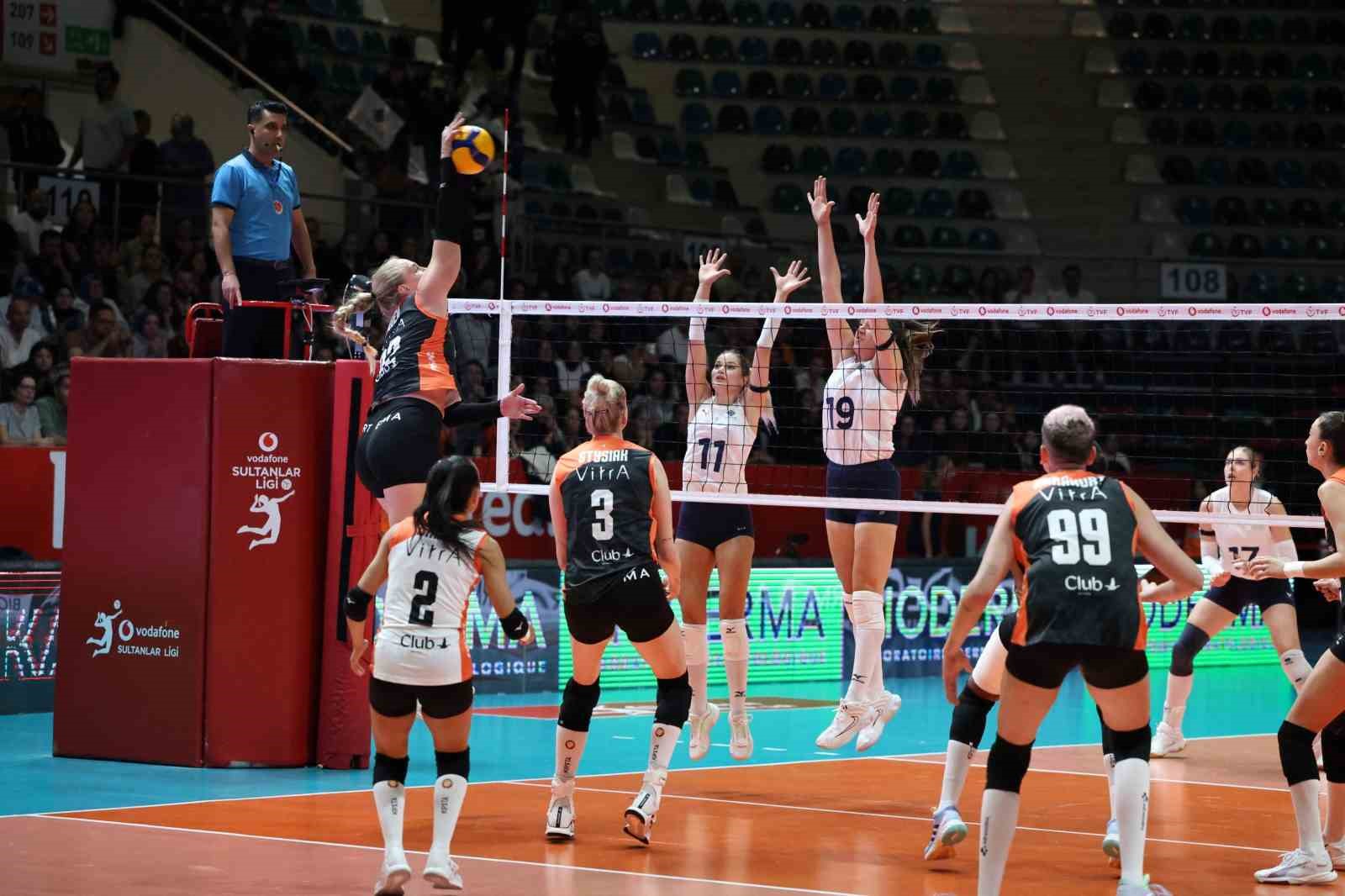 Eczacıbaşı Dynavit, deplasmanda galip
