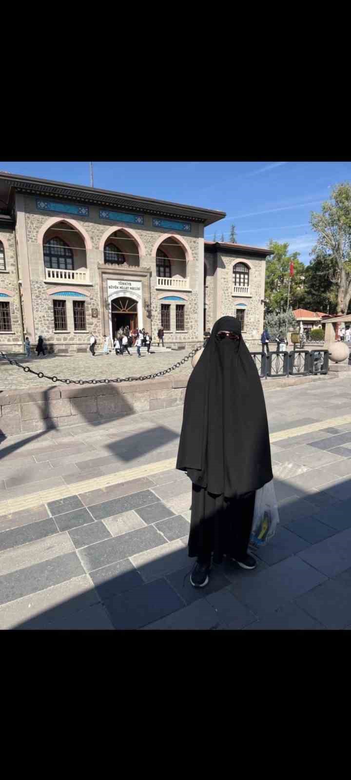 Ankara&rsquo;da &ccedil;arşafla gezen erkek şahıs g&ouml;zaltına alındı
