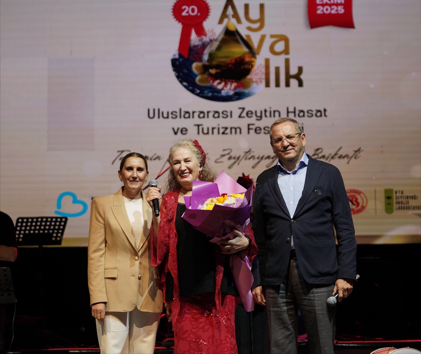 Ayvalık Zeytin Hasat Festivali’nde Suzan Kardeş ile Balkan rüzgarı
