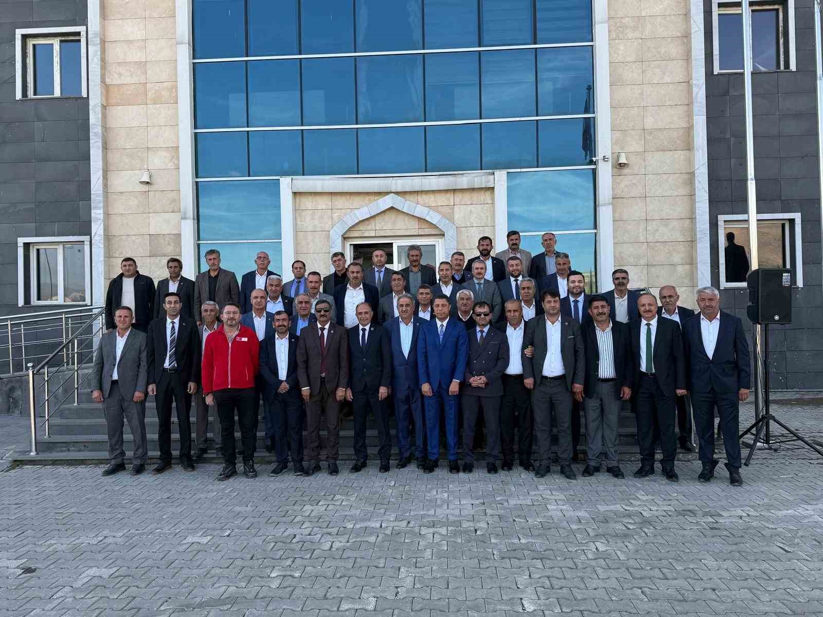 Patnos&rsquo;ta Muhtarlar G&uuml;n&uuml;&rsquo;nde Ballı Kutlama
