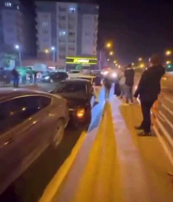 Diyarbakır&rsquo;da 9 aracın karıştığı kazada 3 kişi yaralandı
