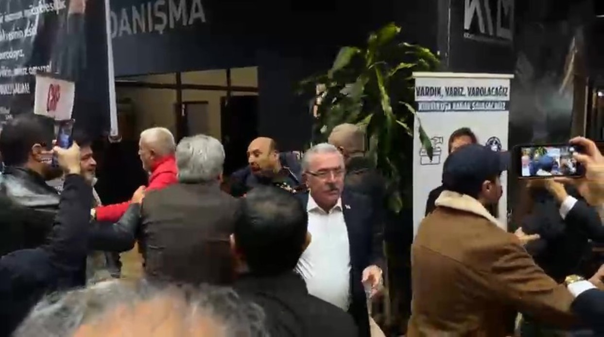 CHP kongresinde basın mensuplarına saldırı