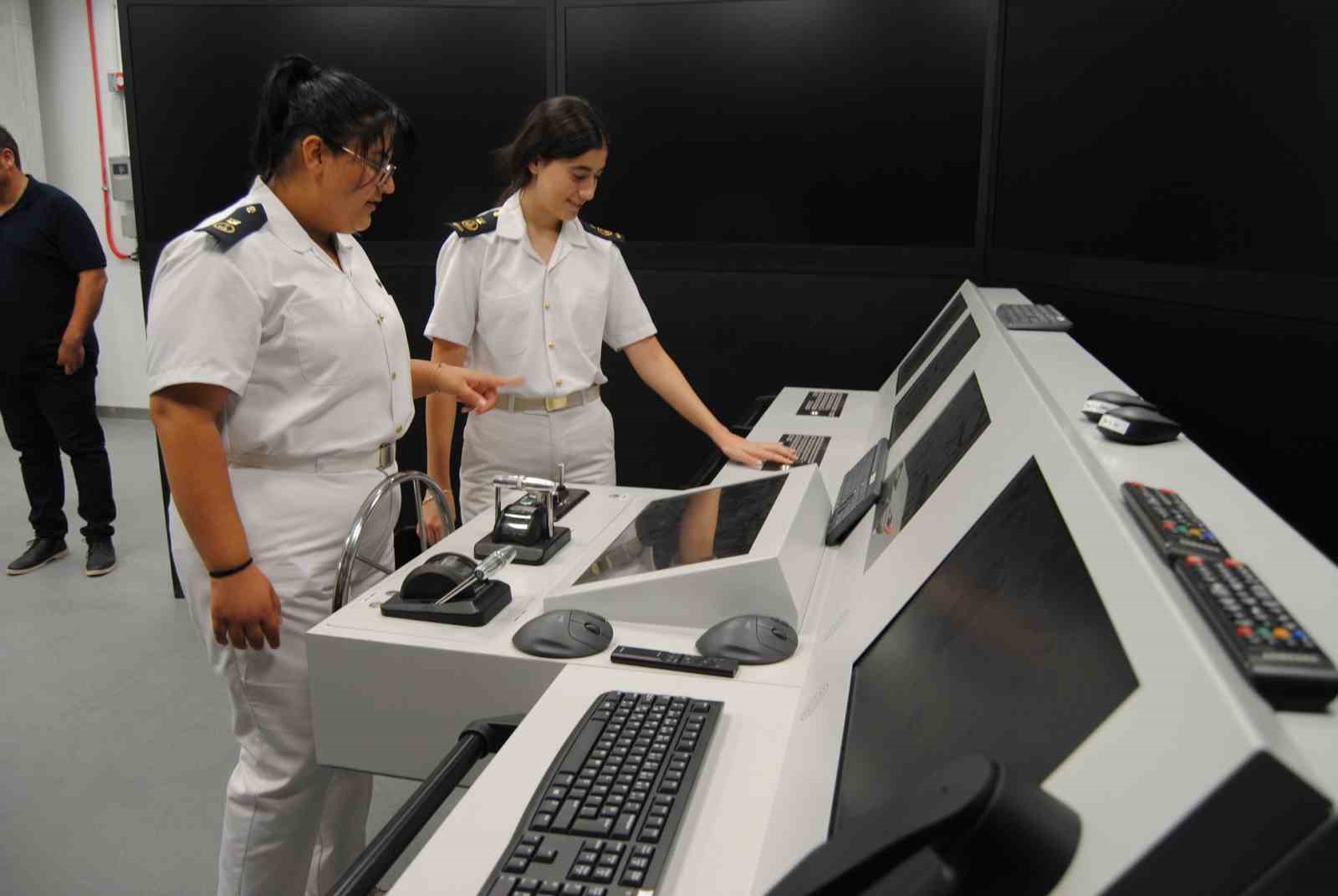 Mersinli genç denizciler Erasmus stajı için İtalya yolcusu