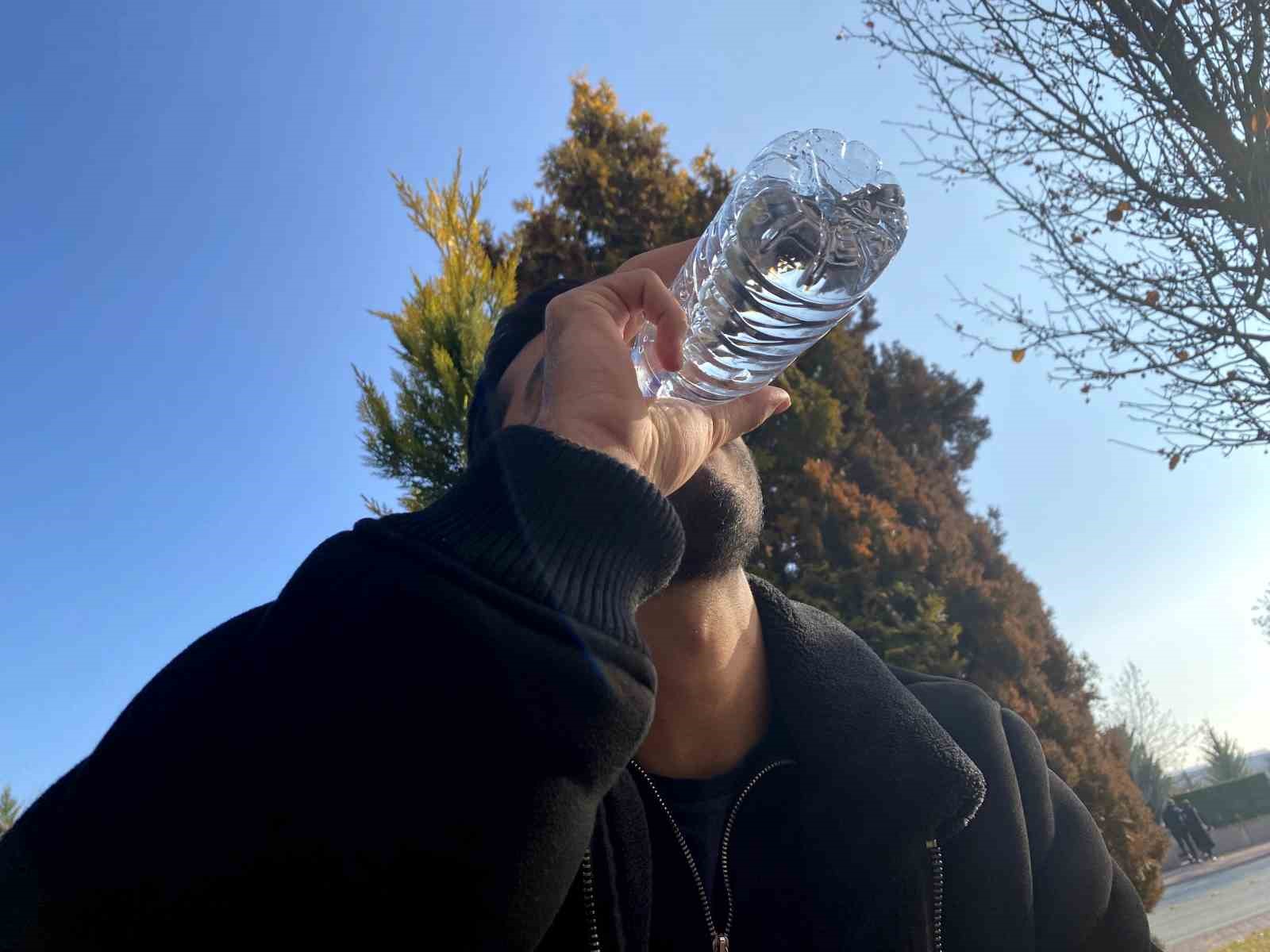 Uzmanı uyardı: Su vücudun vazgeçilmezi
