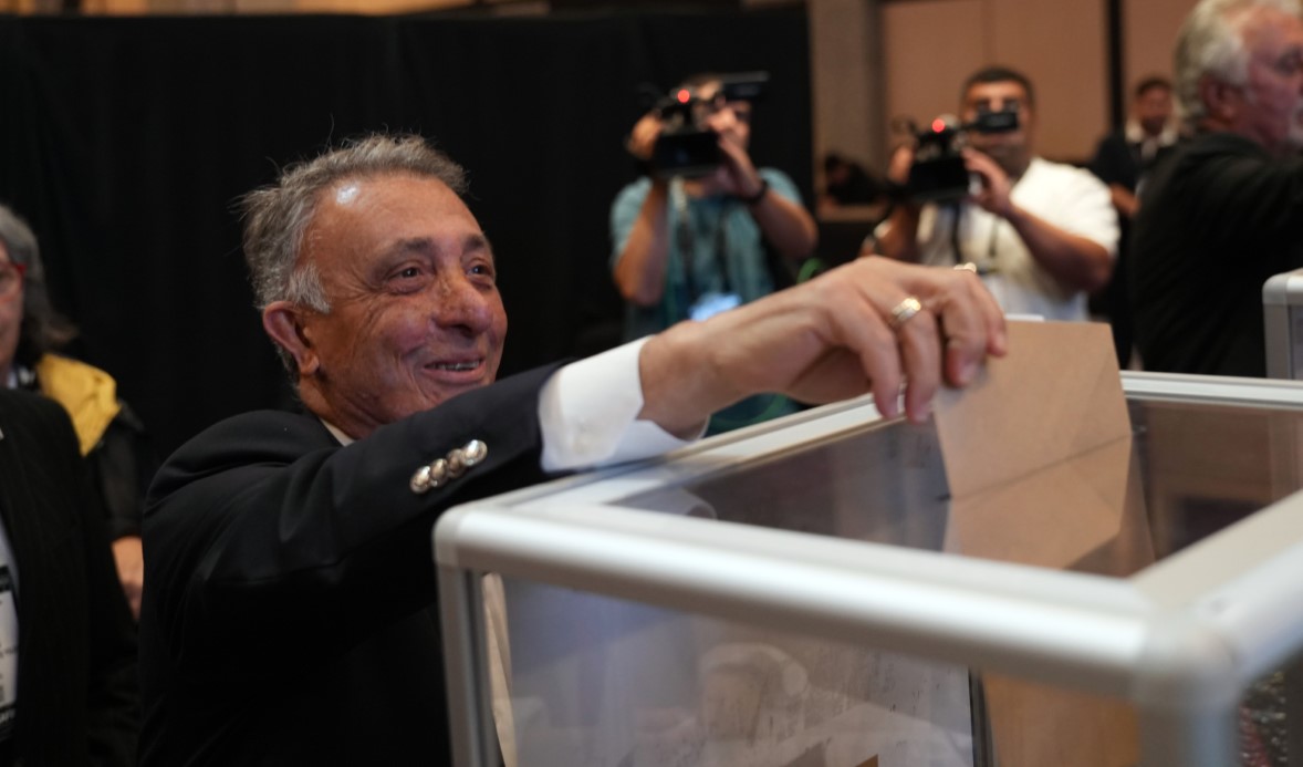 Beşiktaş&rsquo;ta divan başkanı adayları oylarını kullandı