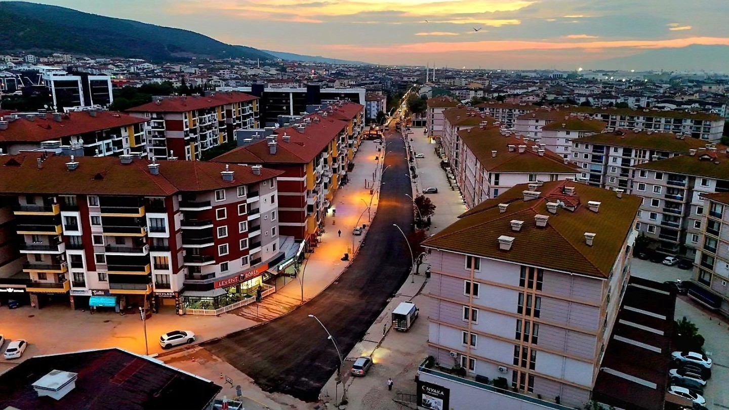 Körfez’de gece asfalt mesaisi
