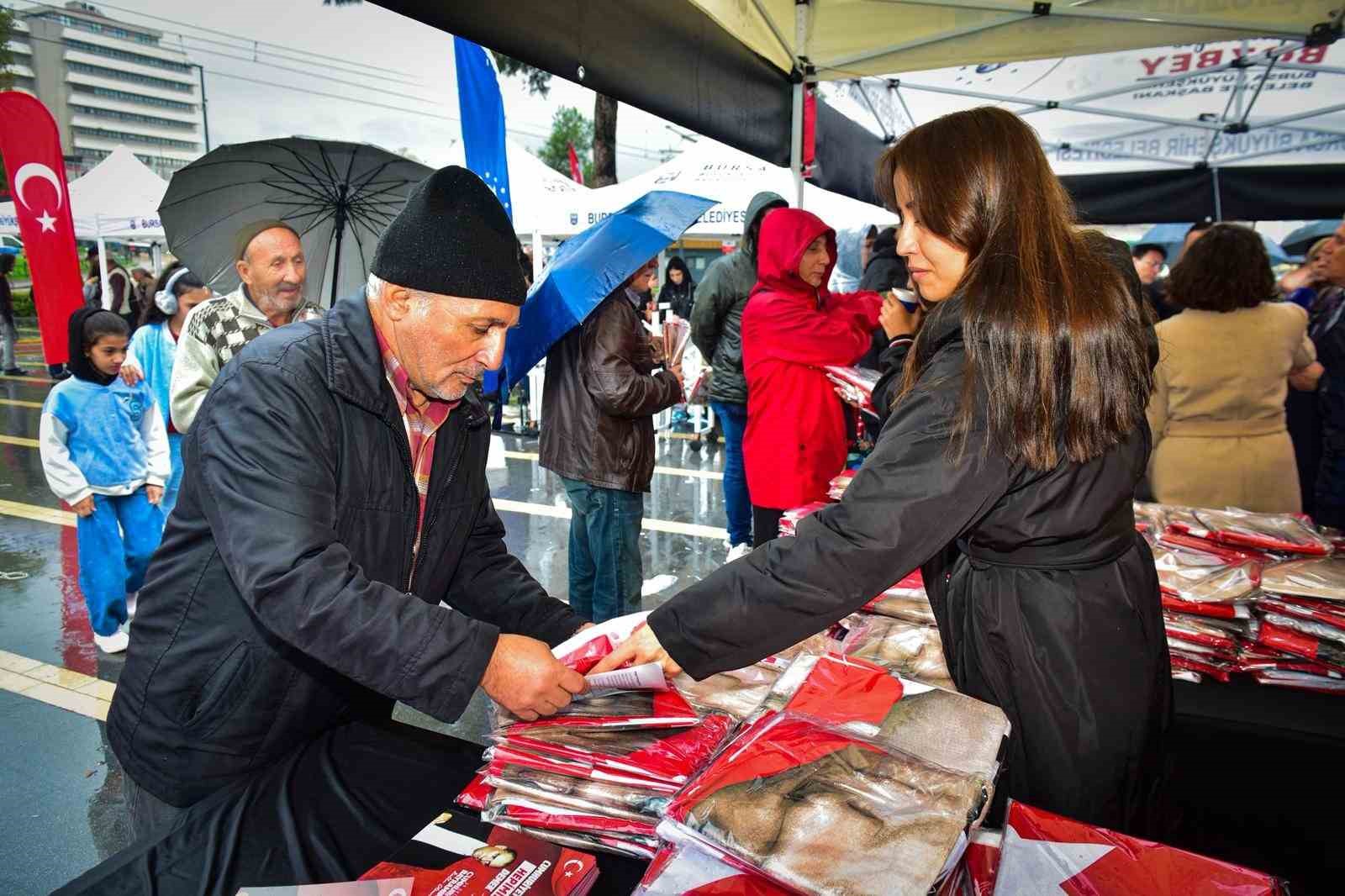 Bursa cumhuriyetine sahip çıkıyor