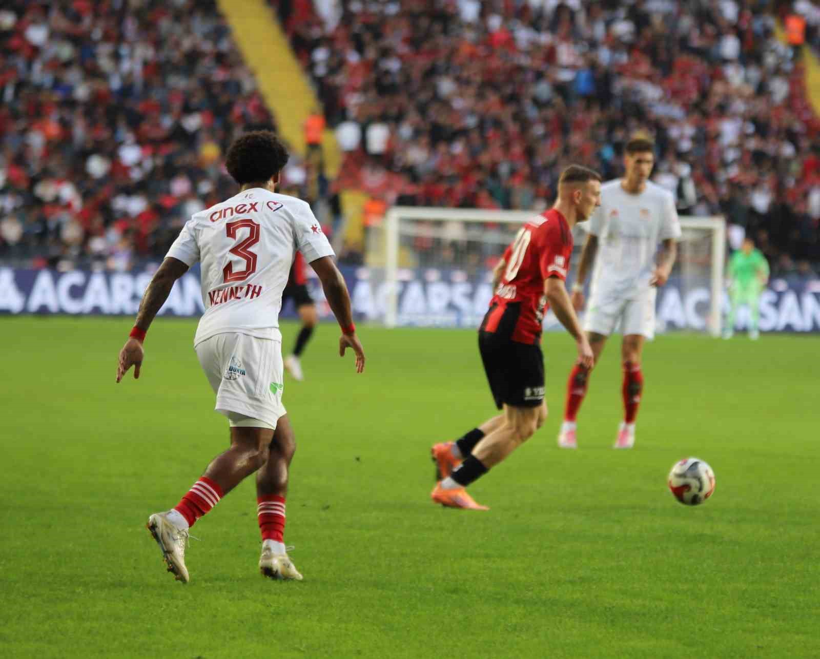 Trendyol Süper Lig: Gaziantep FK: 3 - Antalyaspor: 0 (İlk yarı)