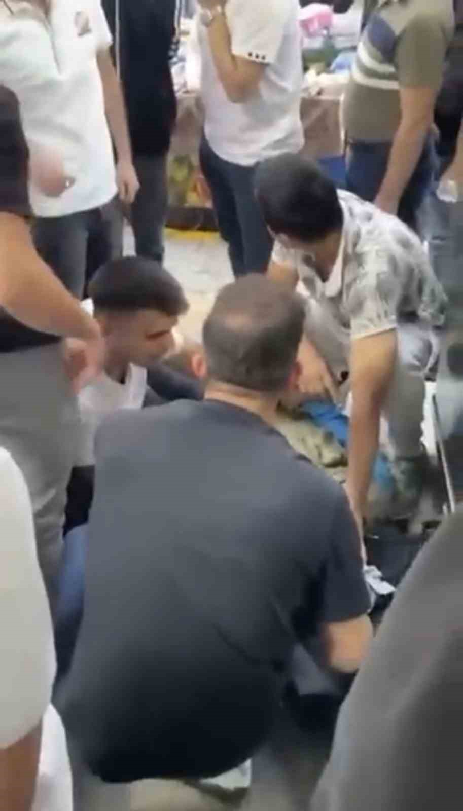 Mardin&rsquo;de bı&ccedil;aklı kavgada seyyar satıcı yaralandı
