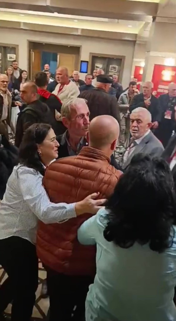 Zonguldak’ta CHP’nin kongresinde yumruklu kavga
