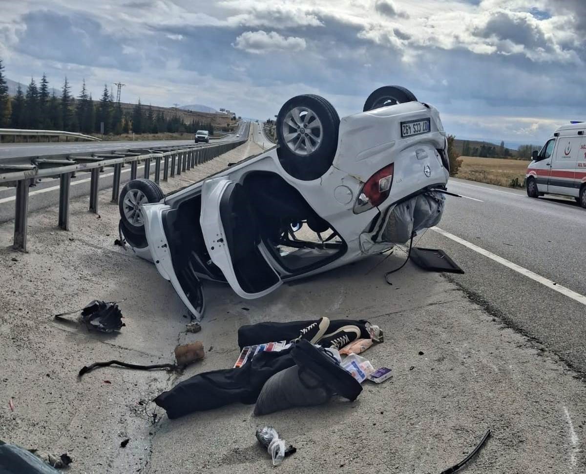Kaza yapan araçtan fırlayan teker başka bir araca çarparak kazaya neden oldu