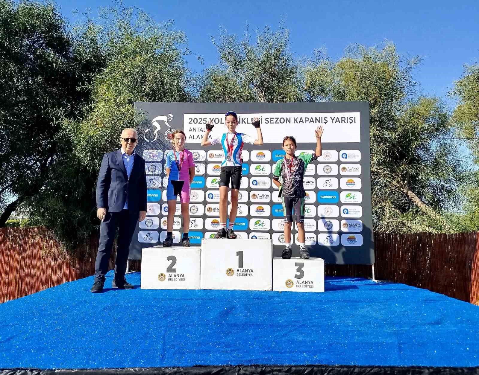 Akhisarlı pedallar Alanya’da zirveye tırmandı
