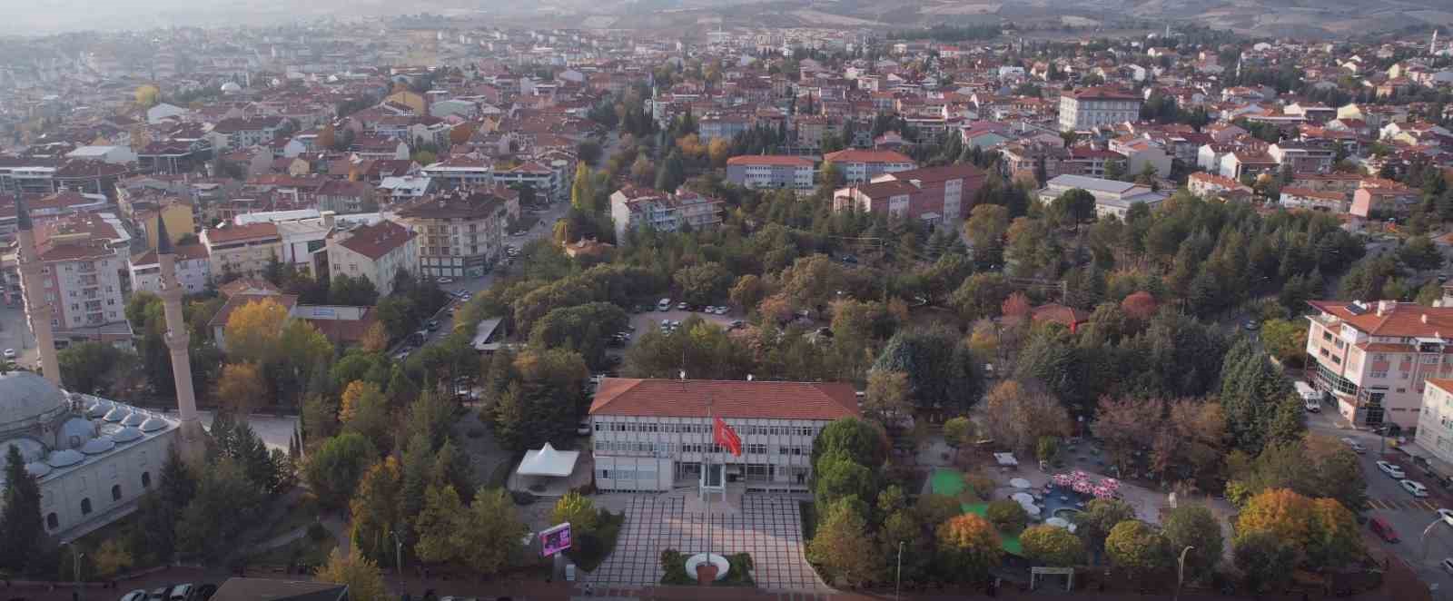 Gediz Belediyesi’nden ikametgâhını Gediz’e taşıyan öğrencilere hediye çeki