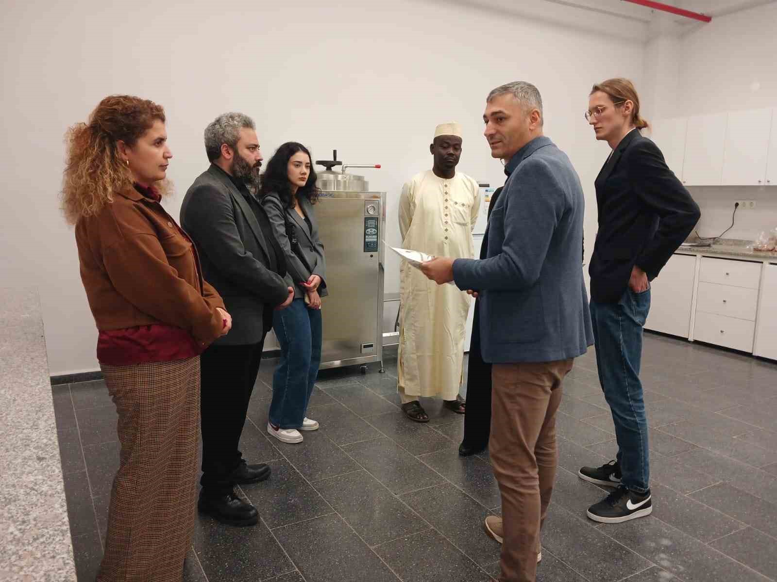 &Uuml;niversiteler arasında akademik ve k&uuml;lt&uuml;rel işbirliği
