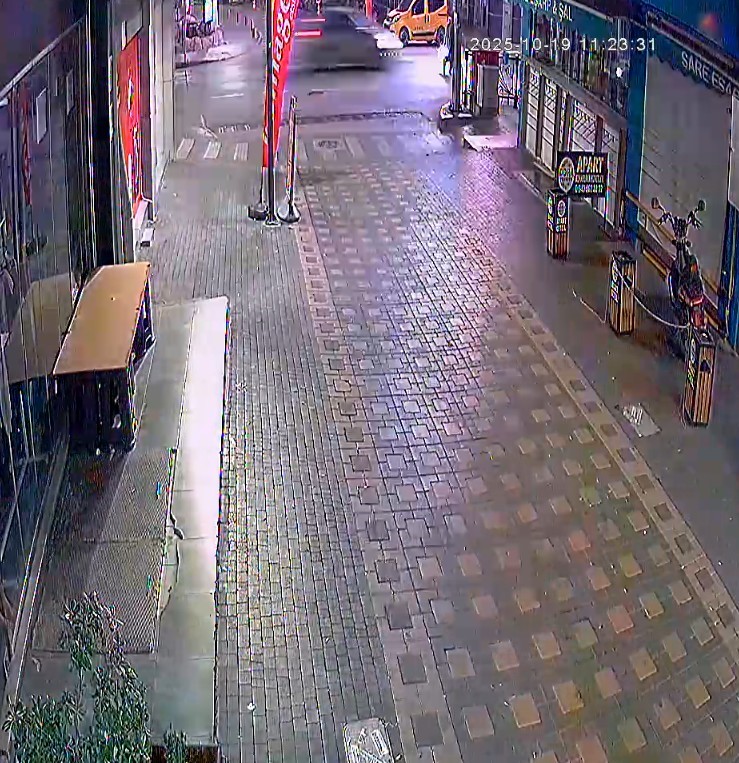 Yaşlı kadına otomobille çarpıp olay yerinden kaçan sürücü kayıplara karıştı
