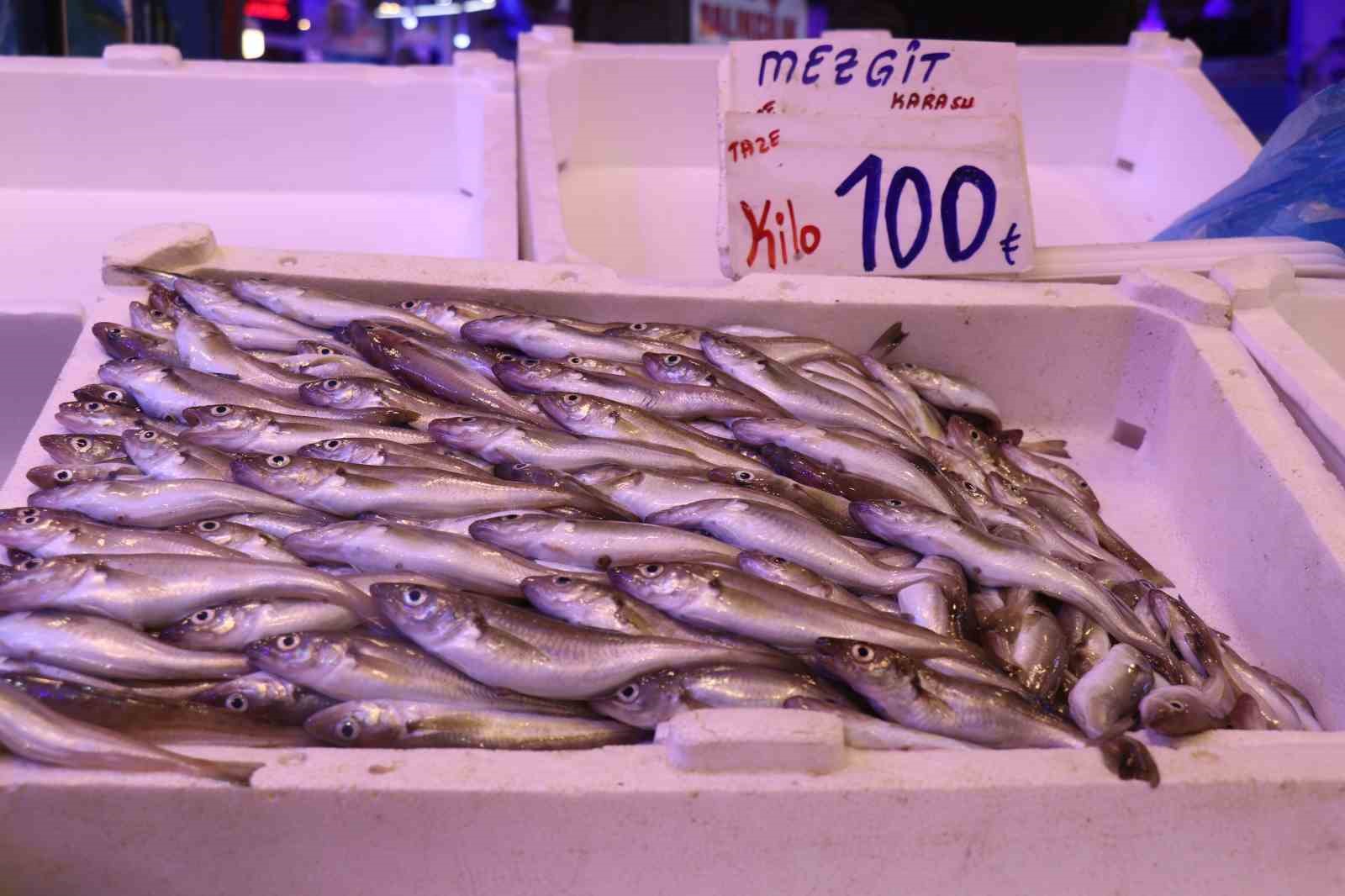 Palamudun yokluğunu Karadeniz’in vazgeçilmezi hamsi tamamlıyor