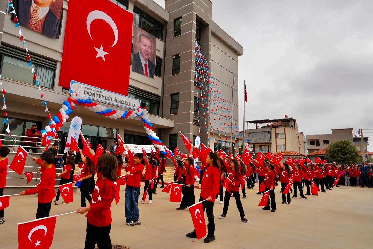 Sarıgöl’deki okulların resmi açılışı yapıldı