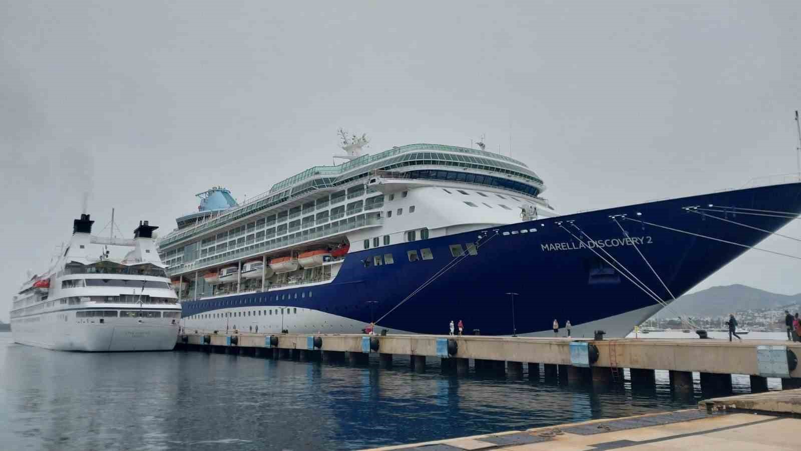 Bodrum’a 2 gemi ile 2 bin 64 yolcu geldi