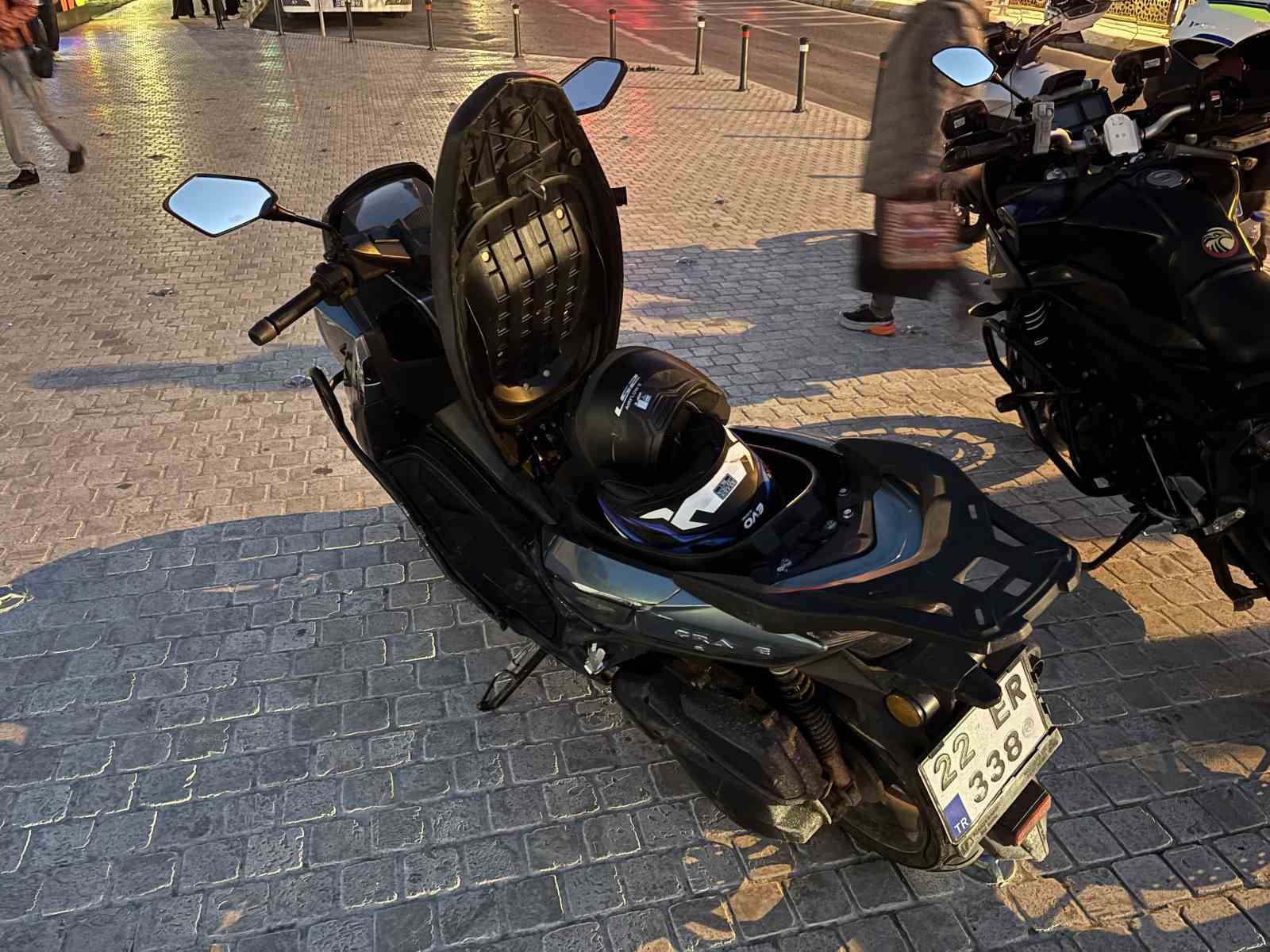 Edirne&rsquo;de motosiklet ref&uuml;je &ccedil;arptı: 2 yaralı
