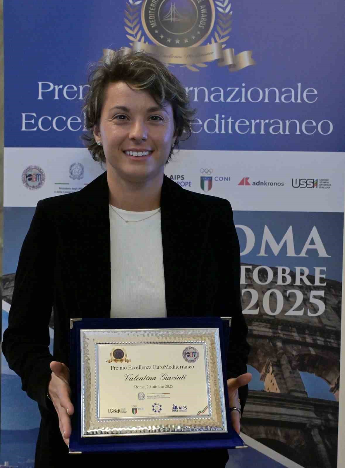 Kenan Yıldız, Servet Yardımcı ve Jose Mourinho&rsquo;ya İtalya&rsquo;dan &ouml;d&uuml;l
