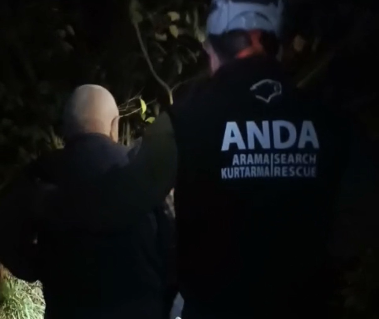 Mantar toplamaya &ccedil;ıktıktan sonra kaybolan yaşlı adam 8 saat sonra bulundu
