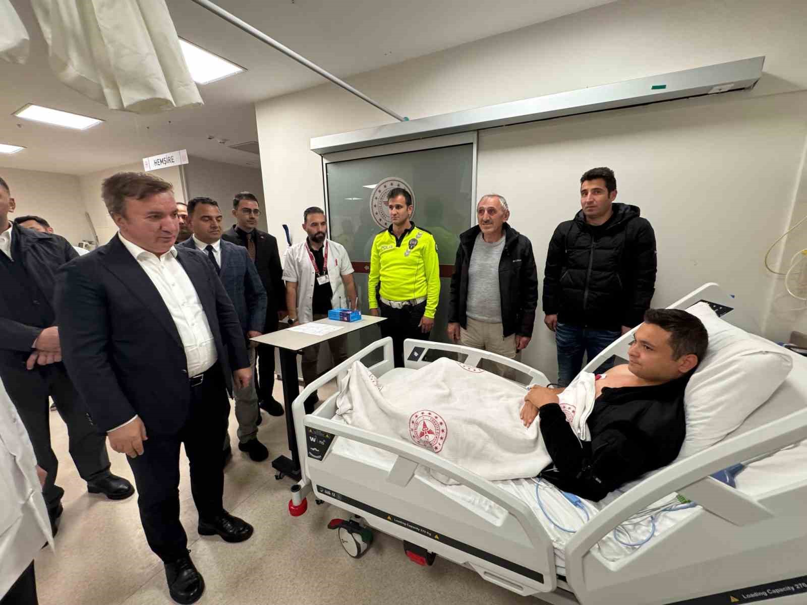 Tercan&rsquo;da takla atan ekip aracındaki 3 polis memuru yaralandı
