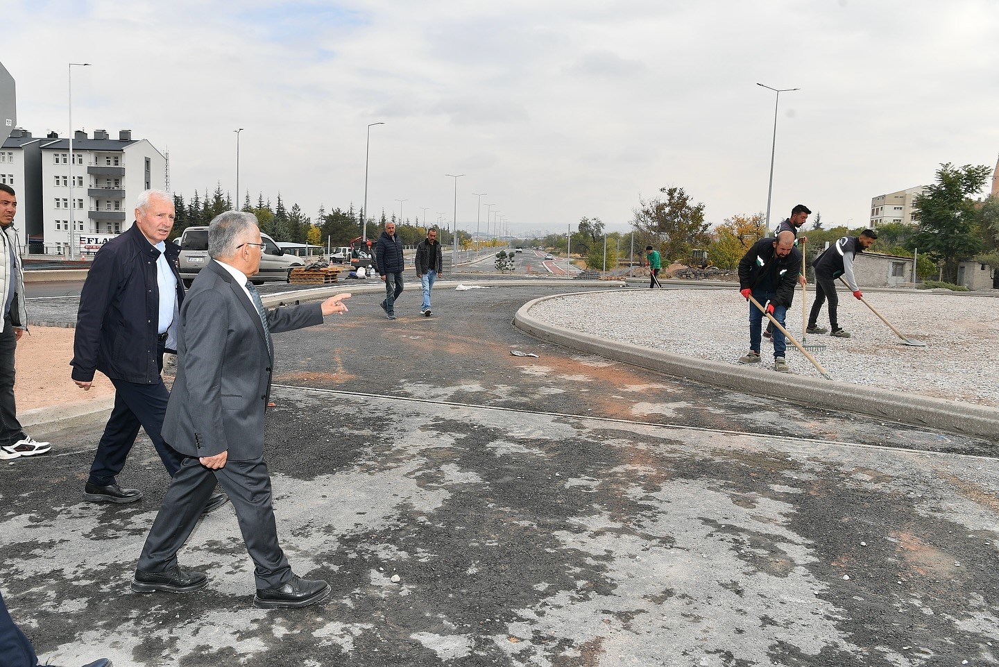 Başkan B&uuml;y&uuml;kkılı&ccedil;&rsquo;tan a&ccedil;ılış i&ccedil;in g&uuml;n sayan katlı kavşakta inceleme
