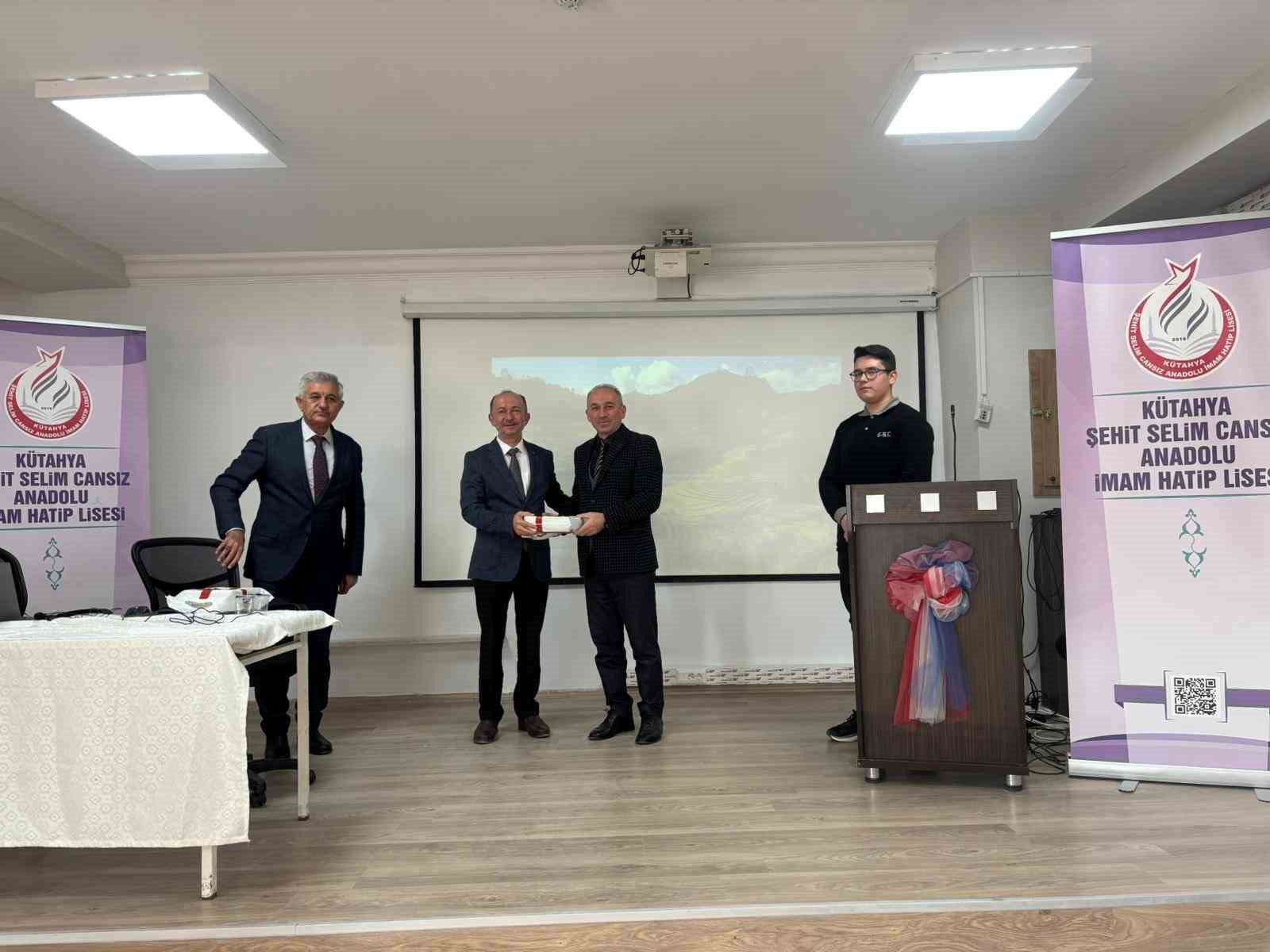Kütahya Şehit Selim Cansız Anadolu İmam Hatip Lisesinde konferans
